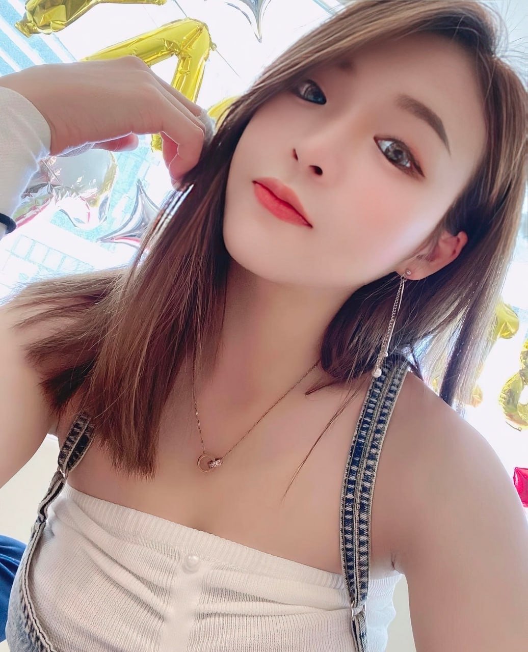 Asian girl keeps her privacy in her room #cXBt3ll5