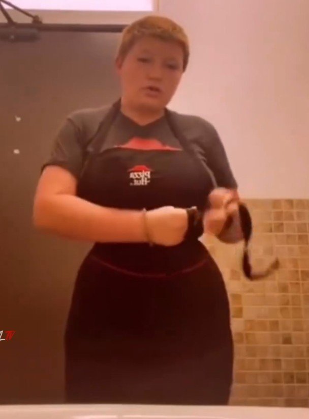Didn't C That Coming π Busty Customer Service #BdQ0AqSh