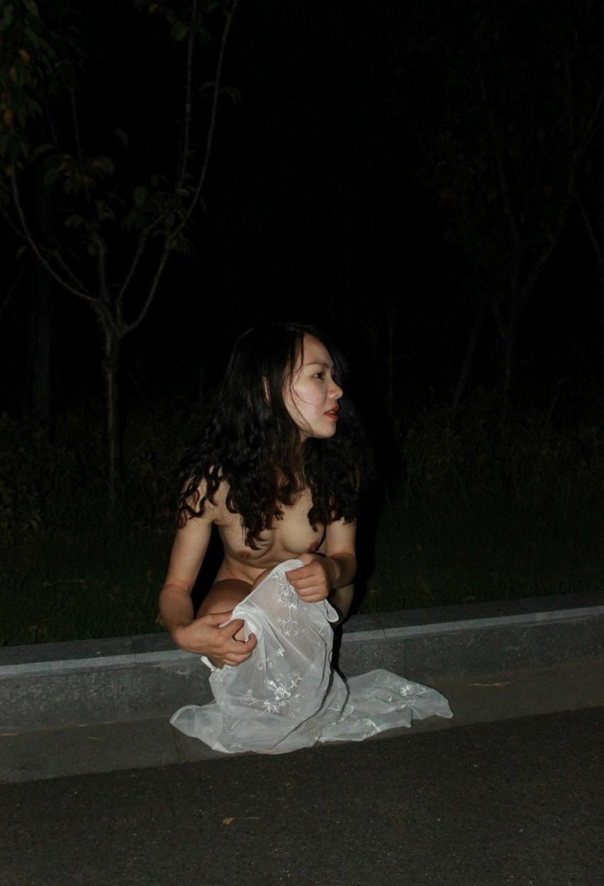 Beautiful Asian lady exposing outside #RxYqR5Mc
