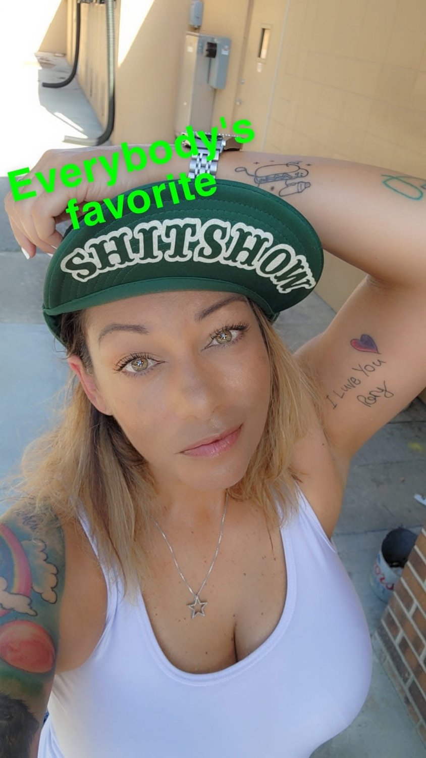Bartender Ni’Col still reps what guys love the most….beer and big tits #YKfryzds