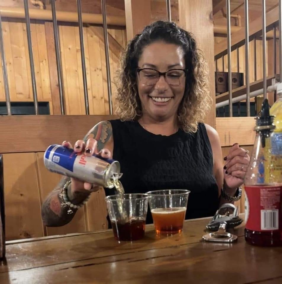 Bartender Ni’Col still reps what guys love the most….beer and big tits #uljgGY9n