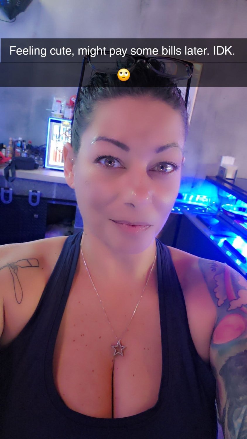 Bartender Ni’Col still reps what guys love the most….beer and big tits #v9Vx9PVG