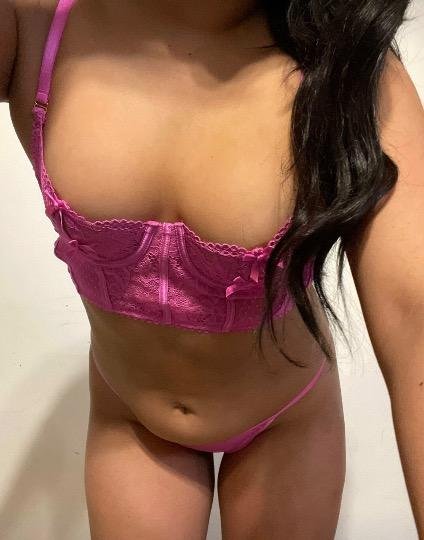 22 year old Bella Escort in San Fernando Valley #548nTE7u