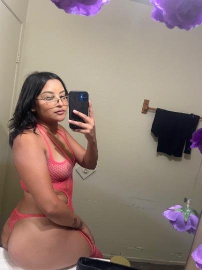22 year old Bella Escort in San Fernando Valley #APEpDOlE