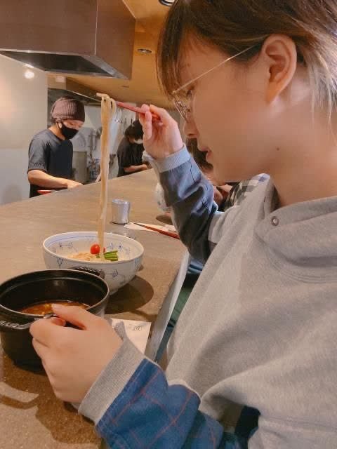 Pretty Japanese girl with glasses #Yuc5MnOO