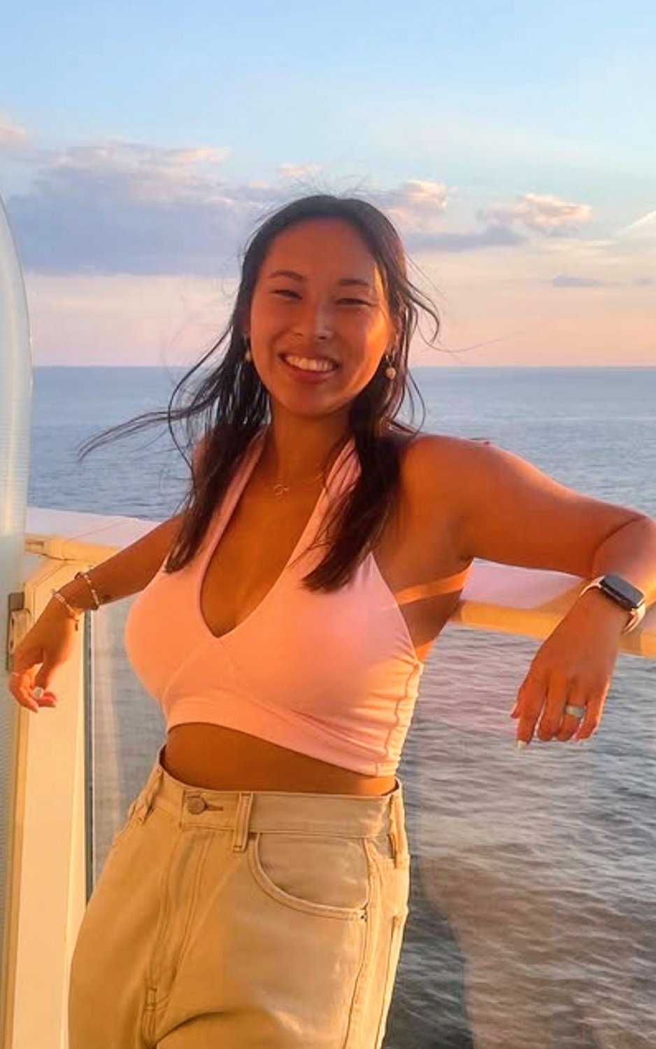 Love thicc Asians. This dumb busty IRL likes displaying her milk wagons for your enjoyment #xLTrBlnI